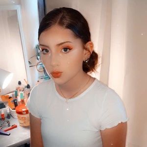 Meet your Posher, Makia